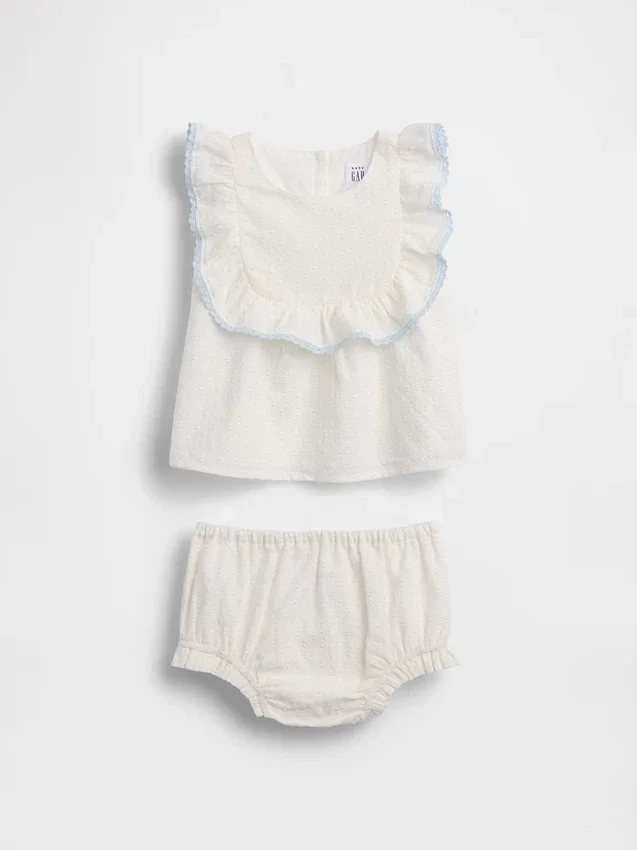 Baby-Set mit Latzhose und Lochstickerei