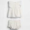Baby-Set mit Latzhose und Lochstickerei