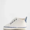 Baby-Sneaker mit Brannan-Bär-Logo
