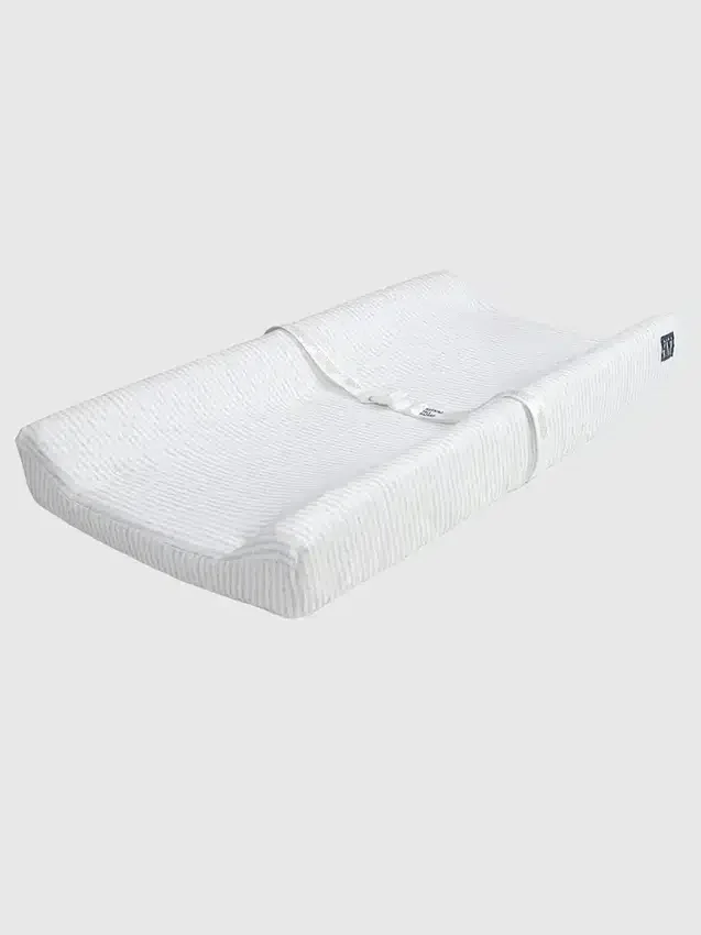 babyGap konturierte Wickelauflage mit kühlendem Bezug
