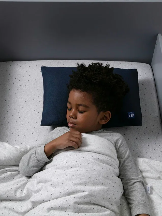 babyGap Memory-Foam-Kissen für Kleinkinder mit 2 kühlenden Bezügen