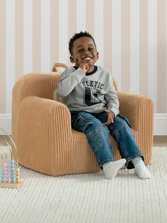 babyGap-Schaumstoffsessel aus geripptem Velours mit Logo