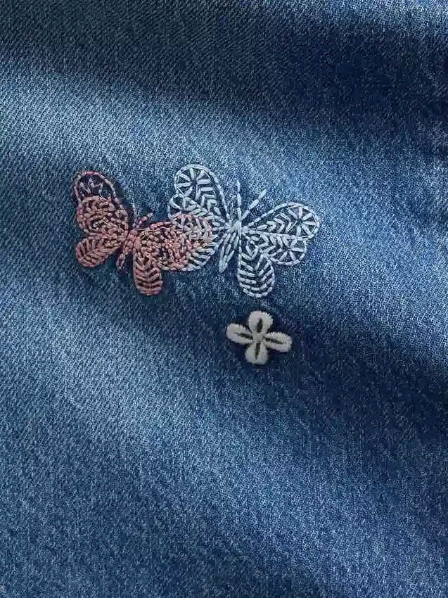Baggy-Jeans für Kinder mit niedriger Leibhöhe und Stickerei