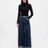Baggy-Jeans mit mittlerer Leibhöhe, Metallic-Effekt und Umschlag