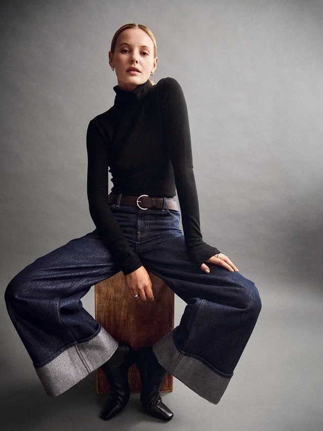Baggy-Jeans mit mittlerer Leibhöhe, Metallic-Effekt und Umschlag
