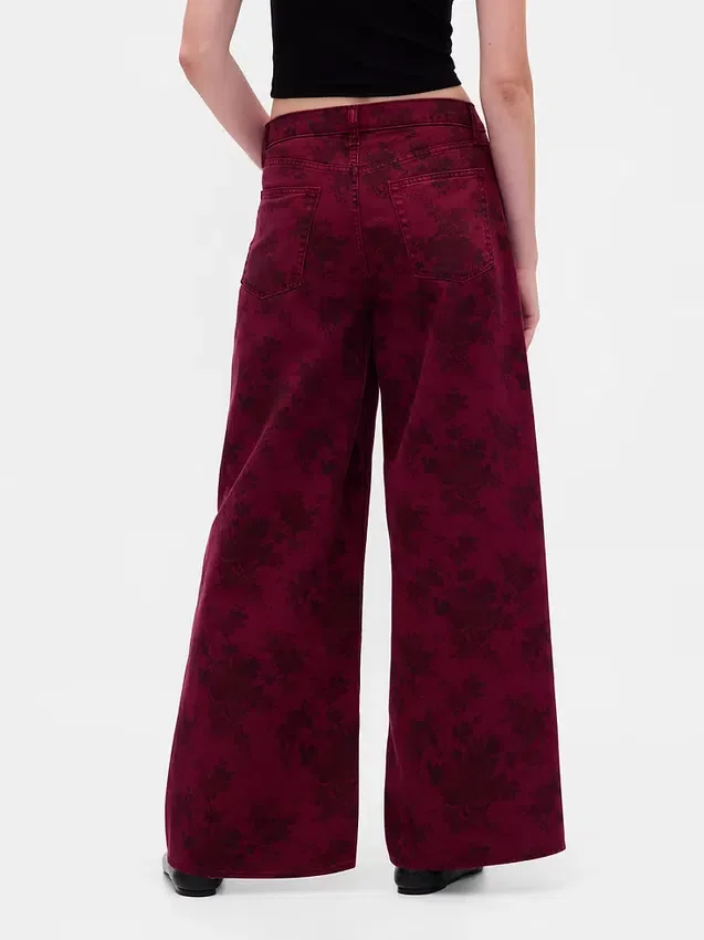 Baggy-Jeans mit mittlerer Leibhöhe und Blumenmuster