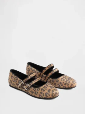 Ballerinas mit zwei Riemen im Leopardenmuster