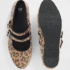 Ballerinas mit zwei Riemen im Leopardenmuster