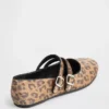 Ballerinas mit zwei Riemen im Leopardenmuster
