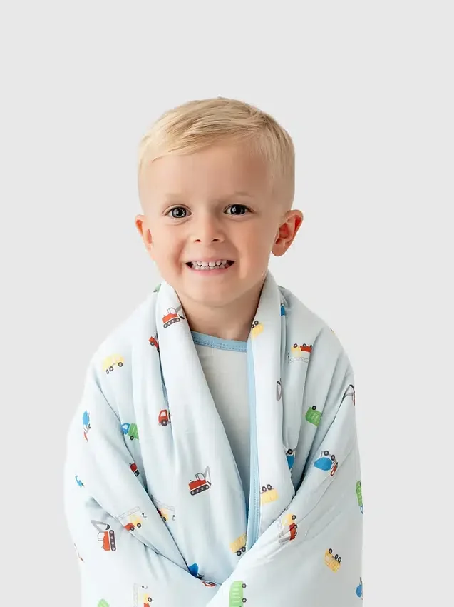 Bambus-Babydecke „Little Trucks“