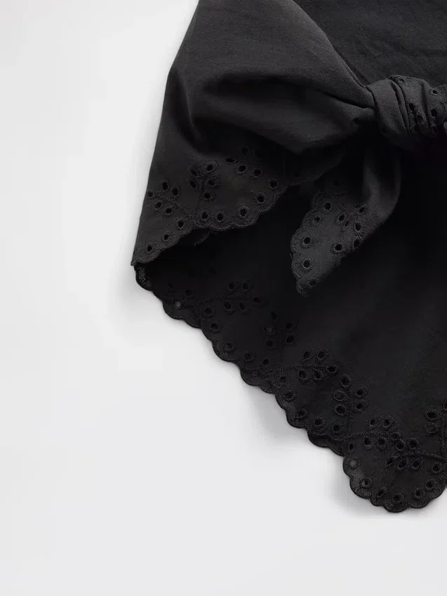 Bandana-Schal aus 100 % Baumwolle mit Lochstickerei