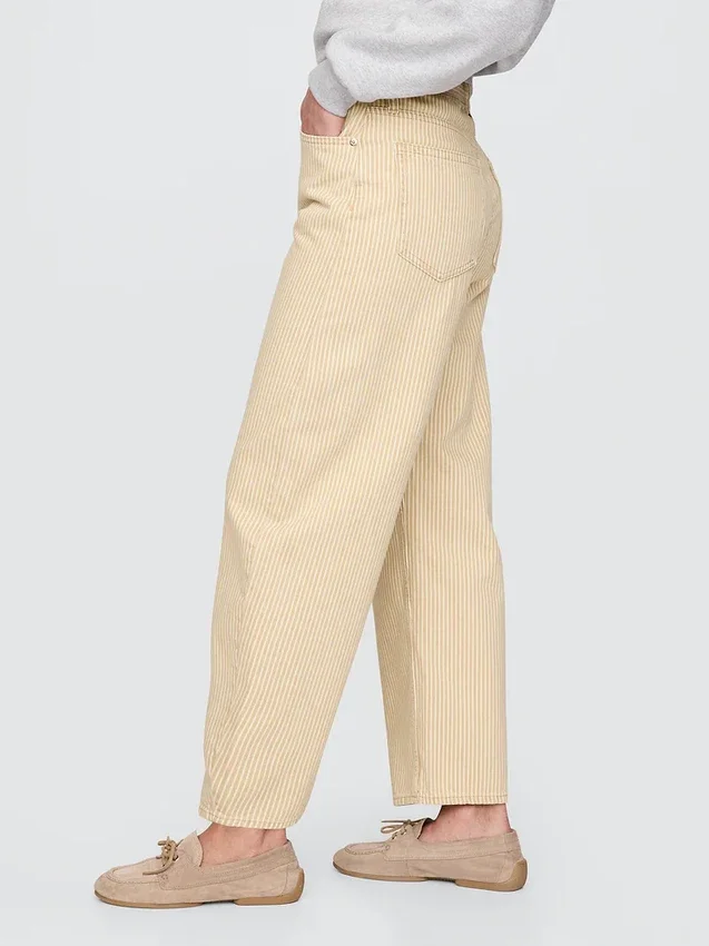 Barrel-Jeans mit hoher Leibhöhe und khakifarbenen Streifen