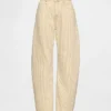 Barrel-Jeans mit hoher Leibhöhe und khakifarbenen Streifen