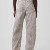 Barrel-Jeans mit Schlangenprint und hoher Leibhöhe