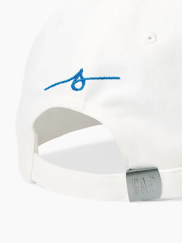 Baseballhut mit blauem Logo