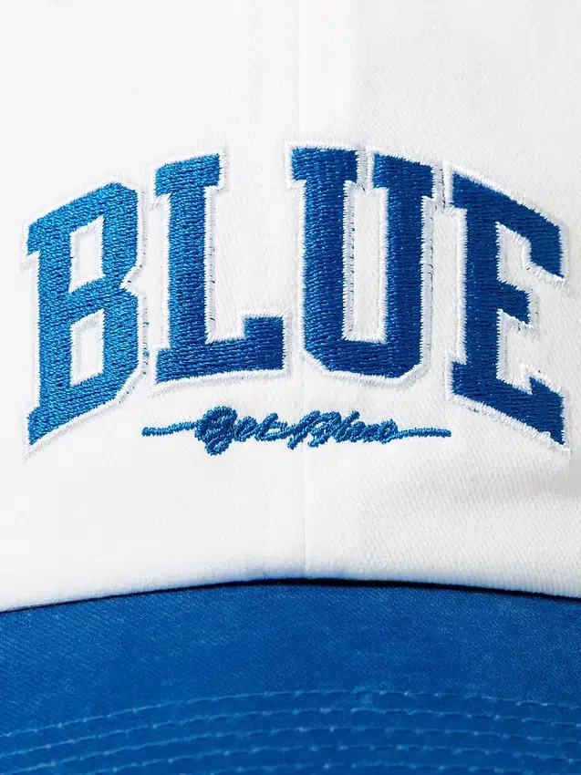 Baseballhut mit blauem Logo