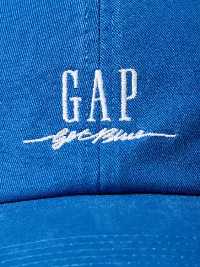 Baseballhut mit blauem Logo