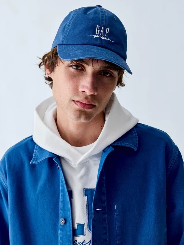 Baseballhut mit blauem Logo