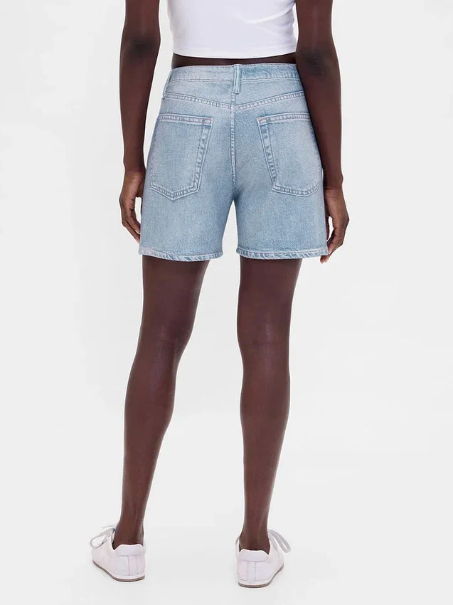 Bedruckte Denim-Shorts aus Strick mit mittlerer Leibhöhe