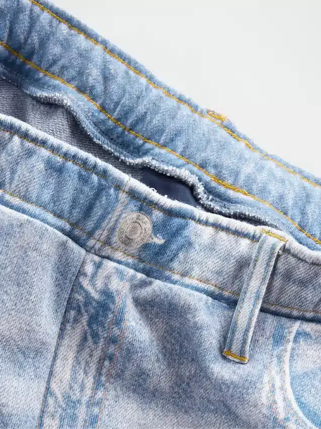 Bedruckte, weit geschnittene Jogginghose im Jeans-Look
