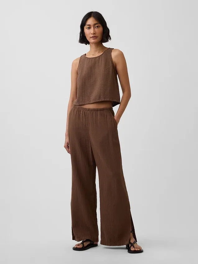 Bequeme Hose aus Baumwollgaze mit geschlitzten Säumen