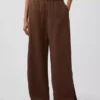 Bequeme Hose aus Baumwollgaze mit geschlitzten Säumen