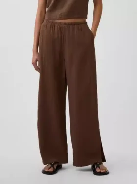 Bequeme Hose aus Baumwollgaze mit geschlitzten Säumen