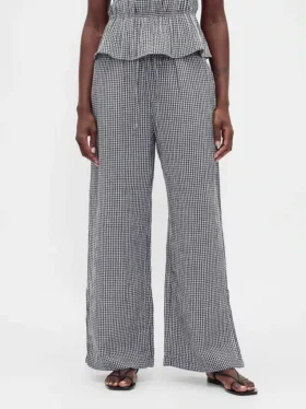 Bequeme Hose aus Baumwollgaze mit geschlitzten Säumen