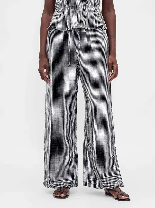 Bequeme Hose aus Baumwollgaze mit geschlitzten Säumen