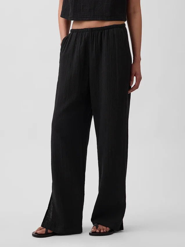 Bequeme Hose aus Baumwollgaze mit geschlitzten Säumen