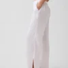Bequeme Hose aus Baumwollgaze mit geschlitzten Säumen