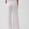 Bequeme Hose aus Baumwollgaze mit geschlitzten Säumen