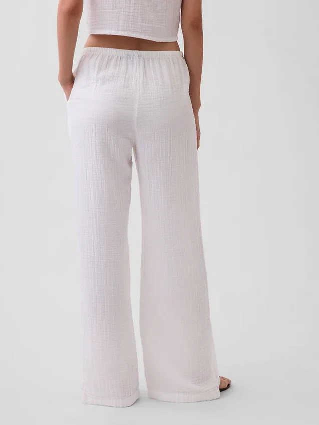 Bequeme Hose aus Baumwollgaze mit geschlitzten Säumen