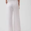 Bequeme Hose aus Baumwollgaze mit geschlitzten Säumen