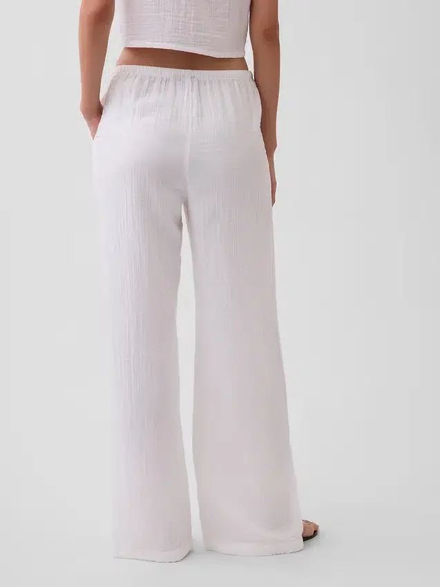 Bequeme Hose aus Baumwollgaze mit geschlitzten Säumen