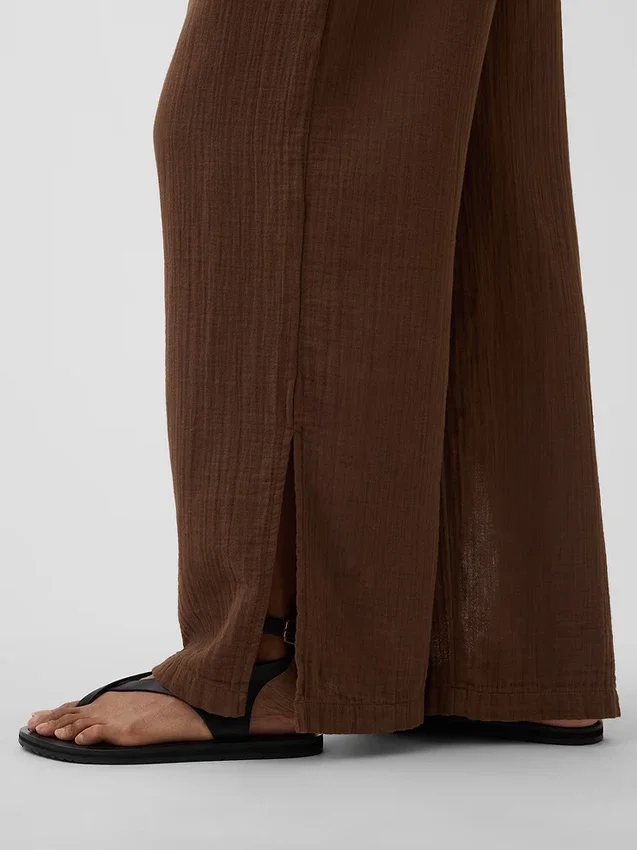 Bequeme Hose aus Baumwollgaze mit geschlitzten Säumen
