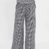 Bequeme Hose aus Baumwollgaze mit geschlitzten Säumen