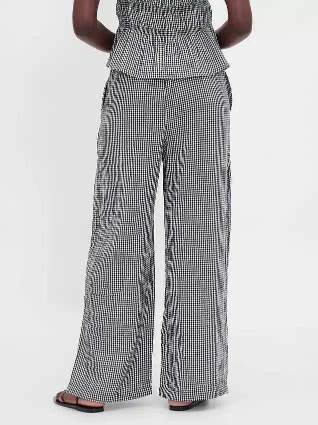 Bequeme Hose aus Baumwollgaze mit geschlitzten Säumen