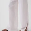 Bequeme Hose aus Baumwollgaze mit geschlitzten Säumen