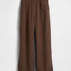 Bequeme Hose aus Baumwollgaze mit geschlitzten Säumen