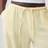 Bequeme Hose aus Baumwollgaze mit geschlitzten Säumen