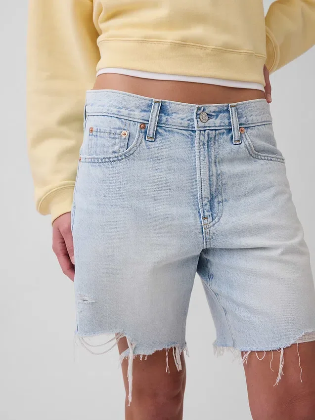 Bermuda-Shorts aus Denim mit mittlerer Leibhöhe und lockerer Passform