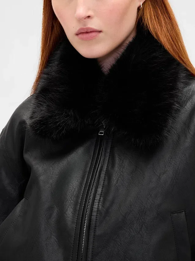 Bomberjacke aus veganem Leder