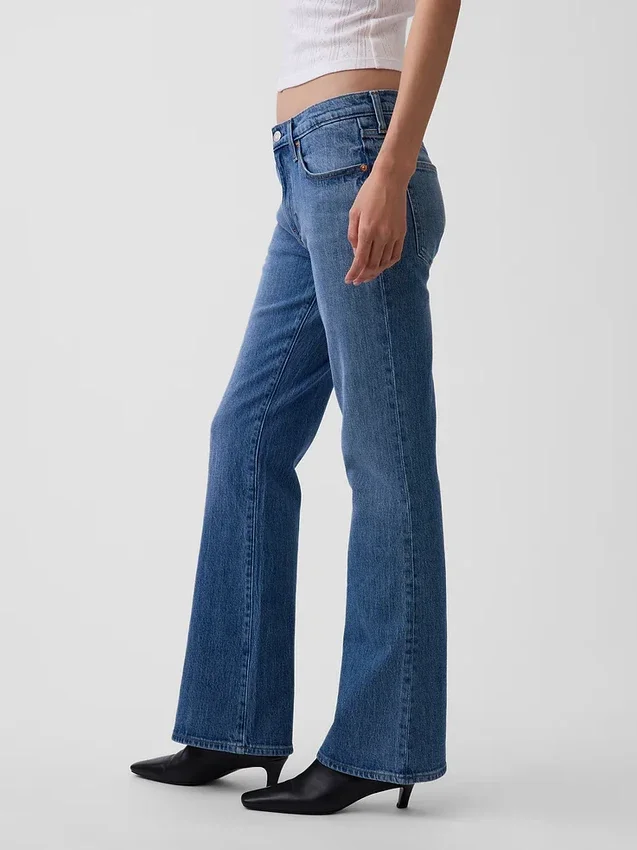Bootcut-Jeans mit mittlerer Leibhöhe und lockerer Passform