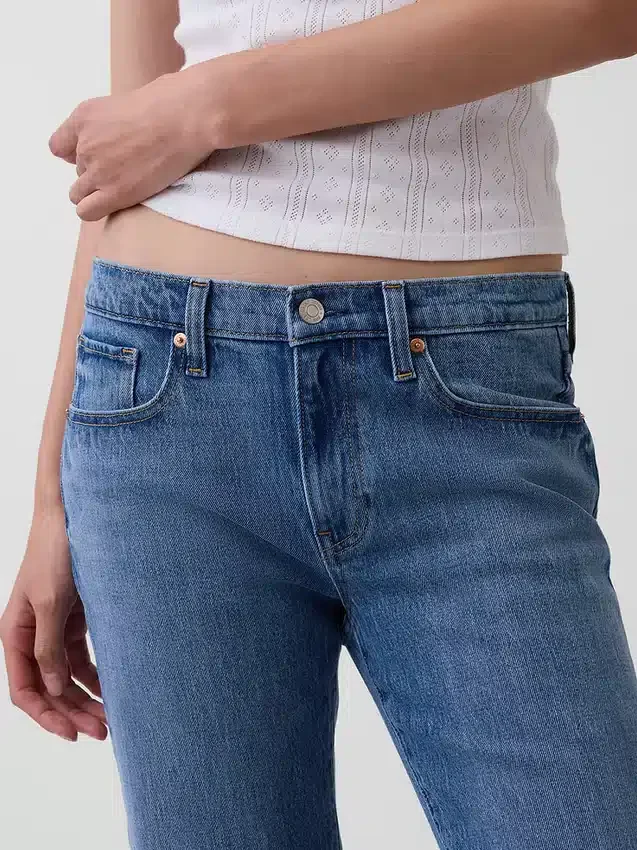 Bootcut-Jeans mit mittlerer Leibhöhe und lockerer Passform
