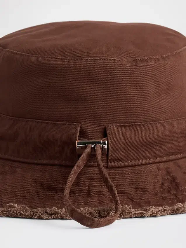 Bucket-Mütze mit ausgefranstem Rand