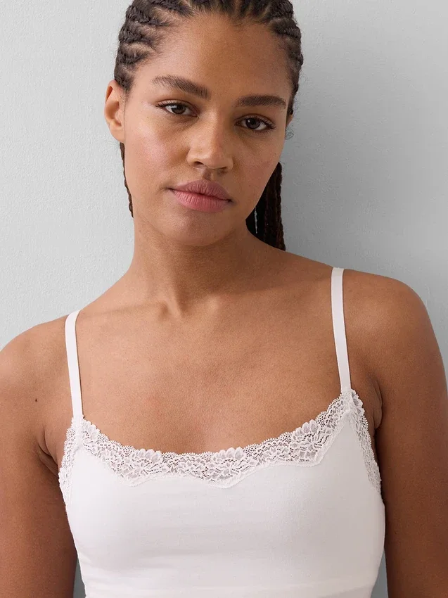 Cami-Top mit integrierten BH-Einsätzen aus Bio-Stretch-Baumwolle mit Spitzenbesatz