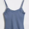 Cami-Top mit integrierten BH-Einsätzen aus Bio-Stretch-Baumwolle mit Spitzenbesatz