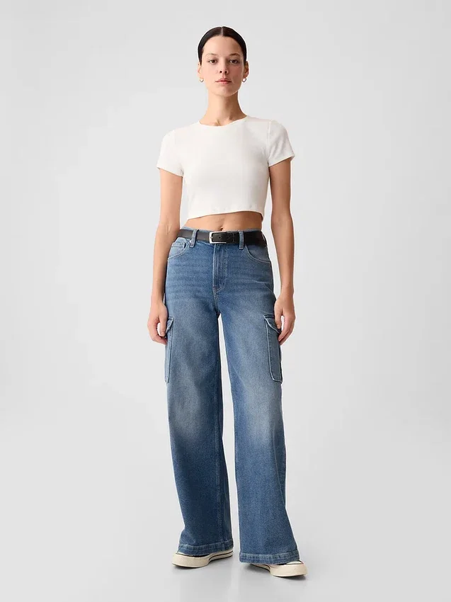 Cargo-Jeans mit hoher Leibhöhe und weitem Bein