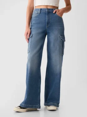 Cargo-Jeans mit hoher Leibhöhe und weitem Bein